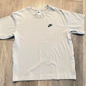 Nike Men's Light Gray Short Sleeve Tee